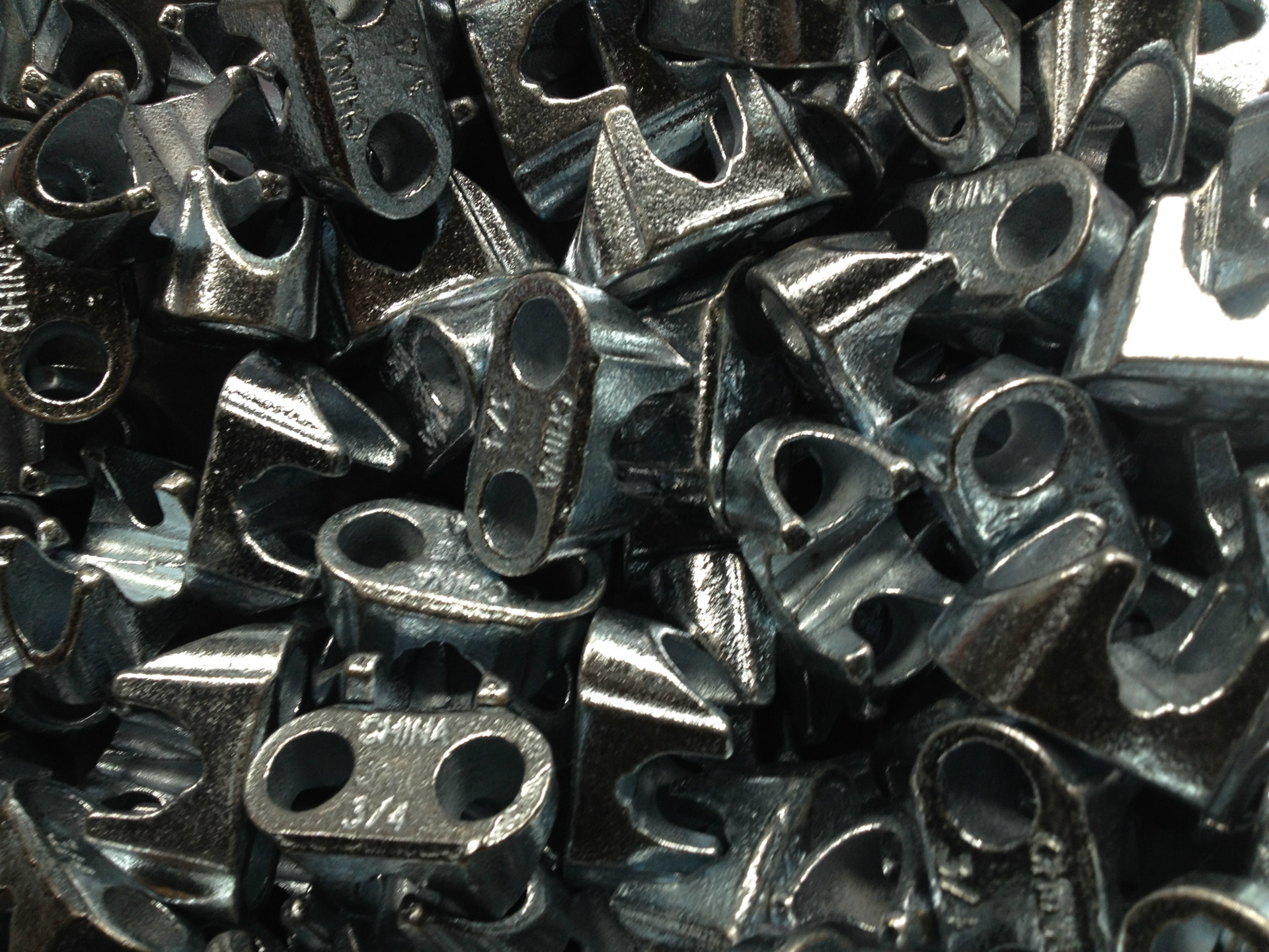 电镀黄锌国标卡头 a型玛钢卡头 轻型和重型a卡头 铸造玛钢卡头