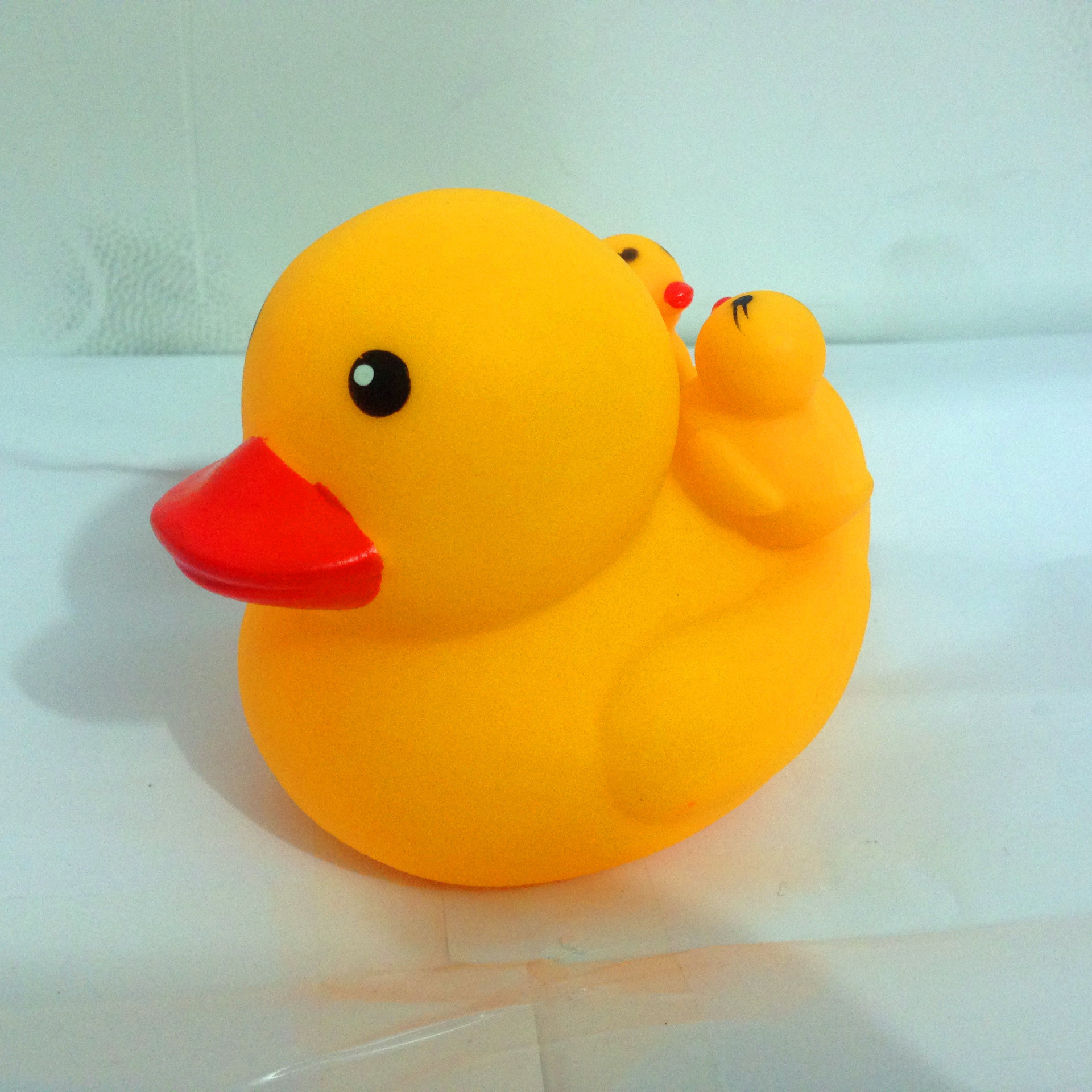 搪胶玩具工厂 搪胶促销小礼品专供 礼品外贸小鸭子 价格便宜