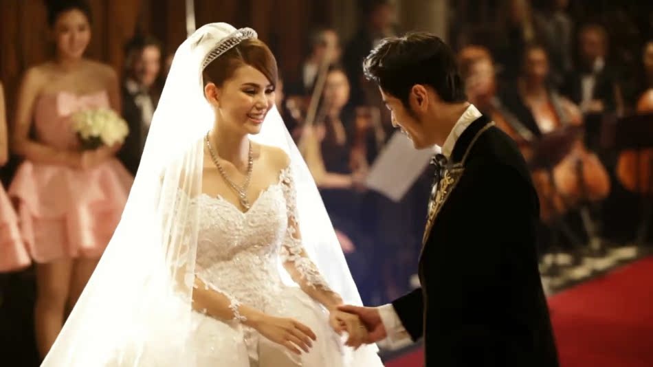 2016新款昆凌婚纱同款英伦古堡长一字肩拖尾婚纱高档蕾丝公主婚纱