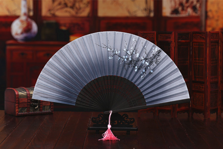 a31新款女士一笑绢扇高档手绘版精美仿真丝竹礼品扇 厂家一件代发