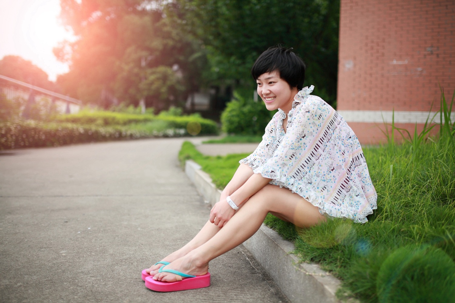 妹子上作业不美也想求关注