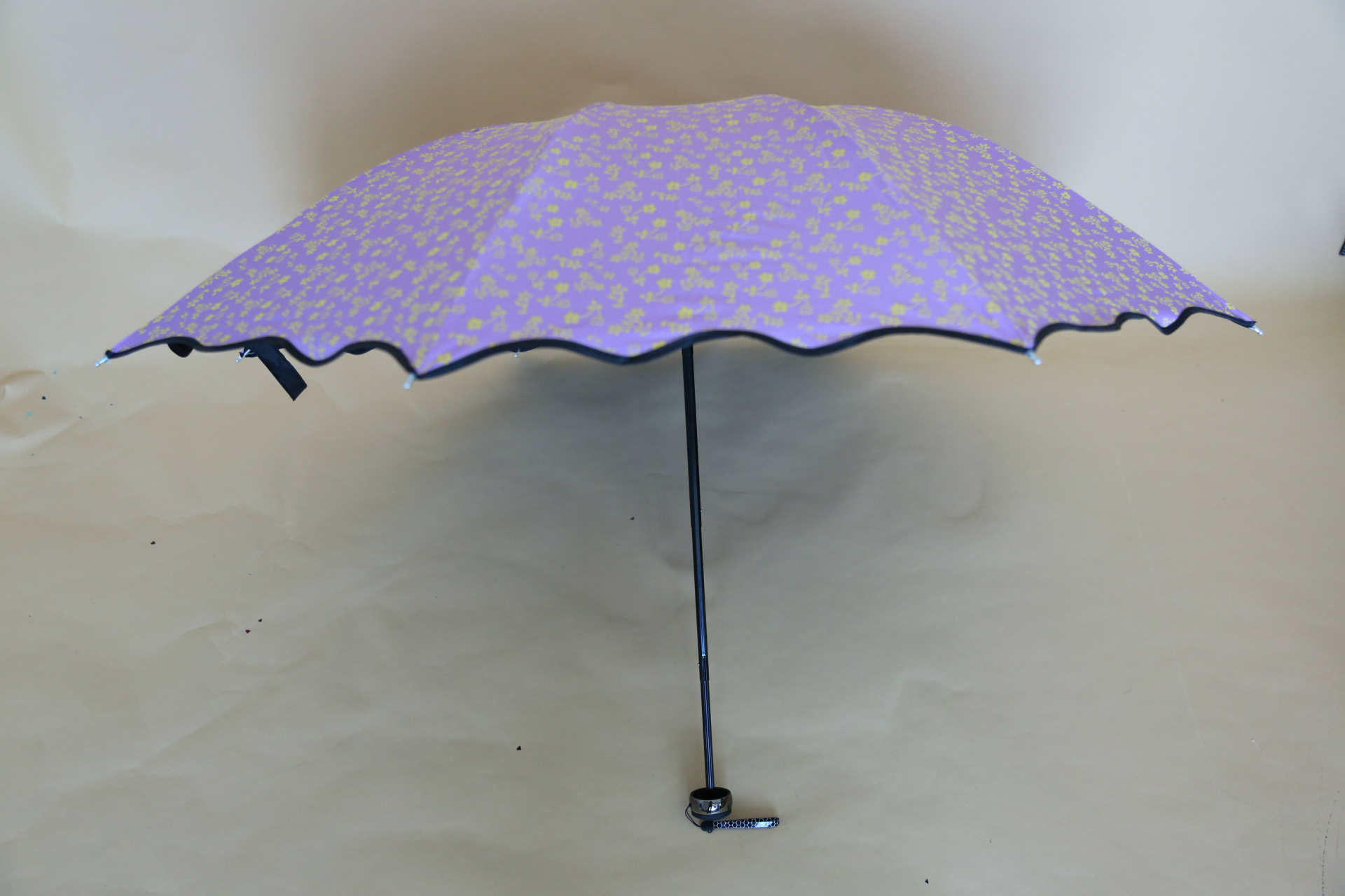 新款创意尼龙布小黑伞超强防紫外线 三折遮太阳雨折叠广告伞批发