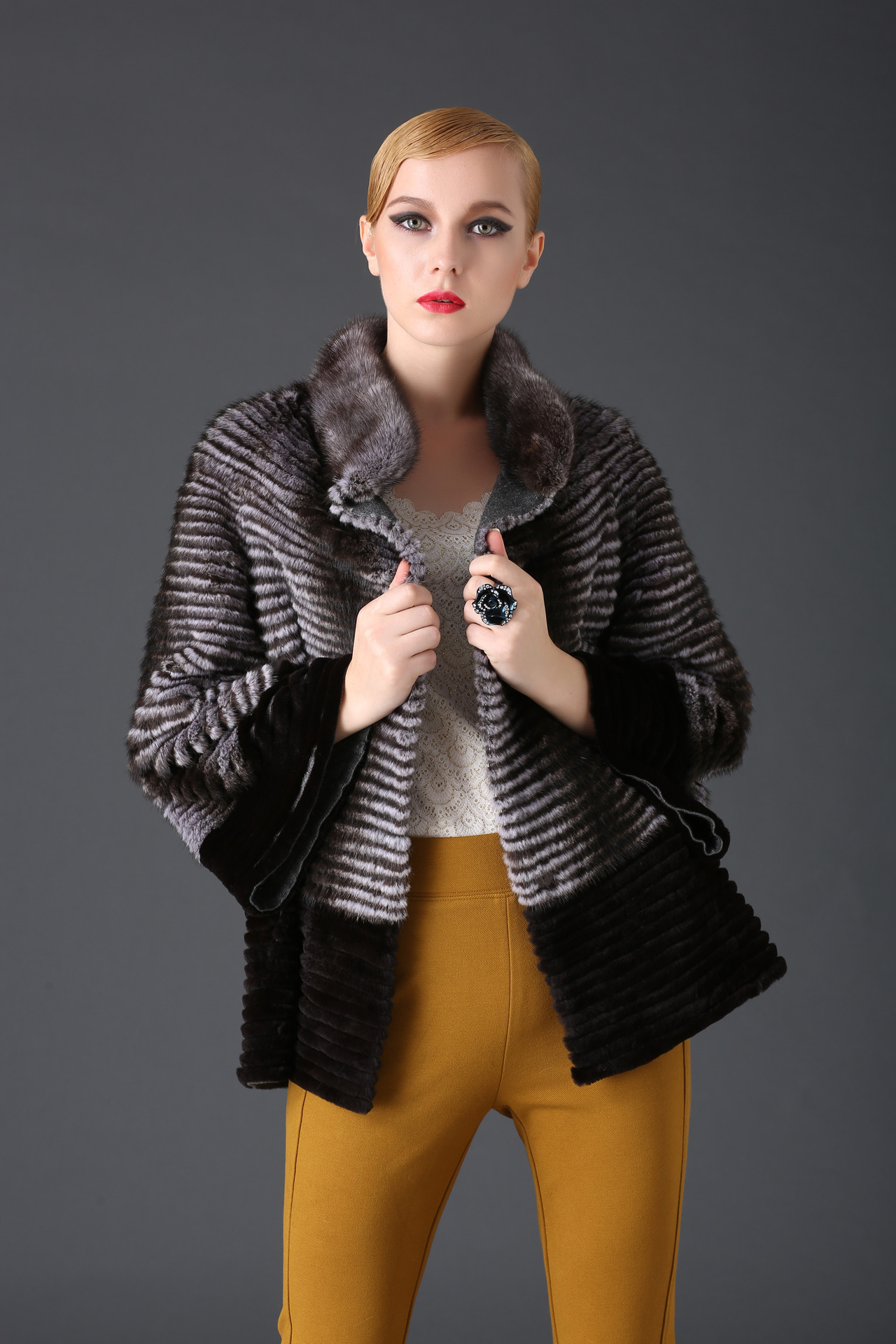 056高档长款皮草外套新款 獭兔加狐狸毛领狐狸下摆外套 厂家批发