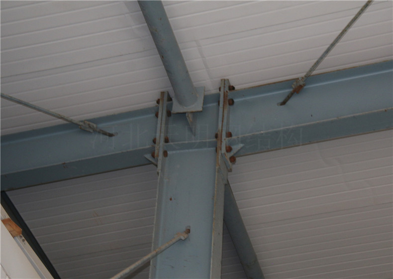 钢梁,钢柱使用h型钢组建而成 整体强度高 框架之间使用螺栓连接 组装