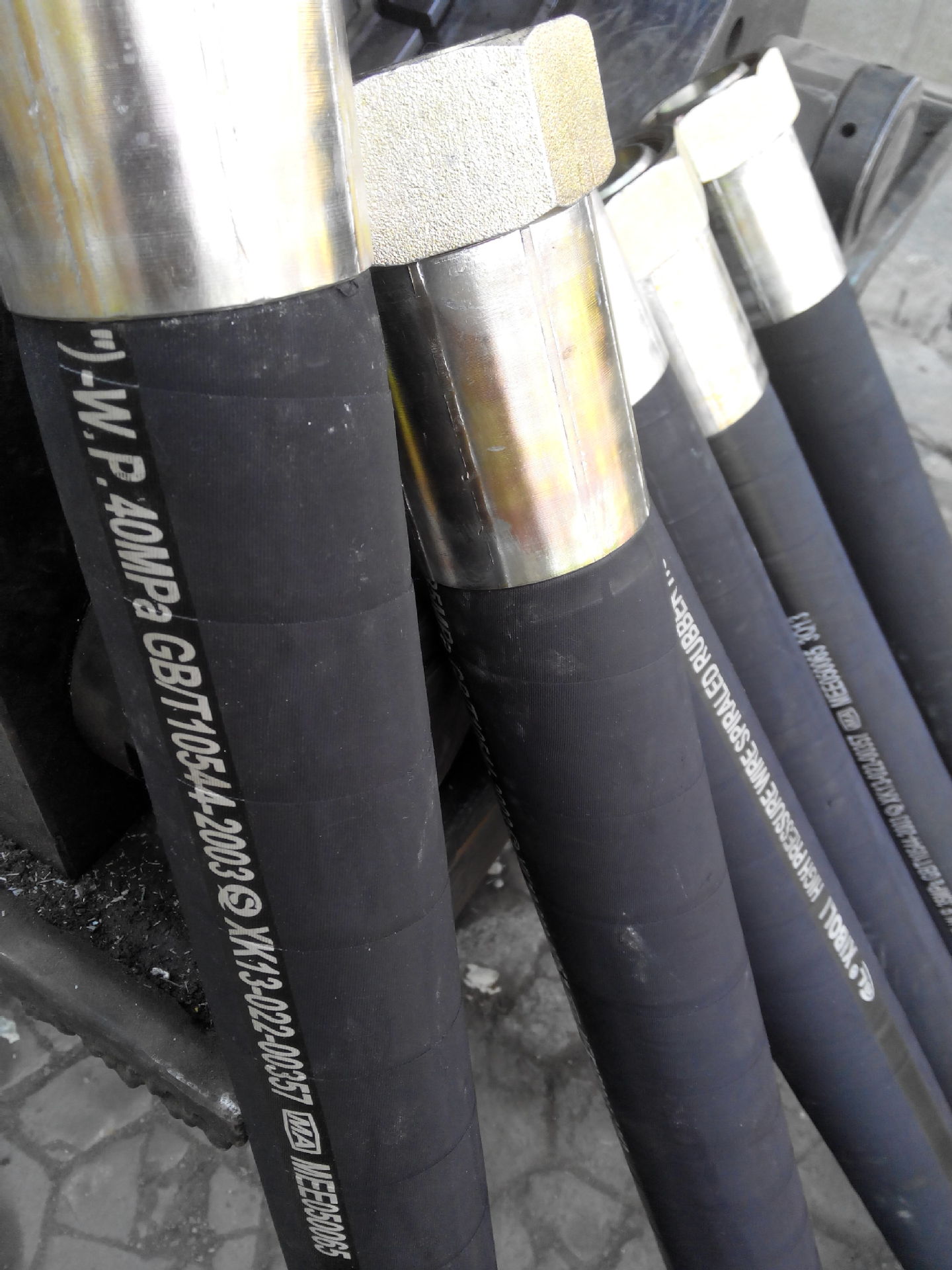 橡胶,塑料,树脂 橡胶制品 橡胶管 河北冀龙产销各种规格的液压胶管