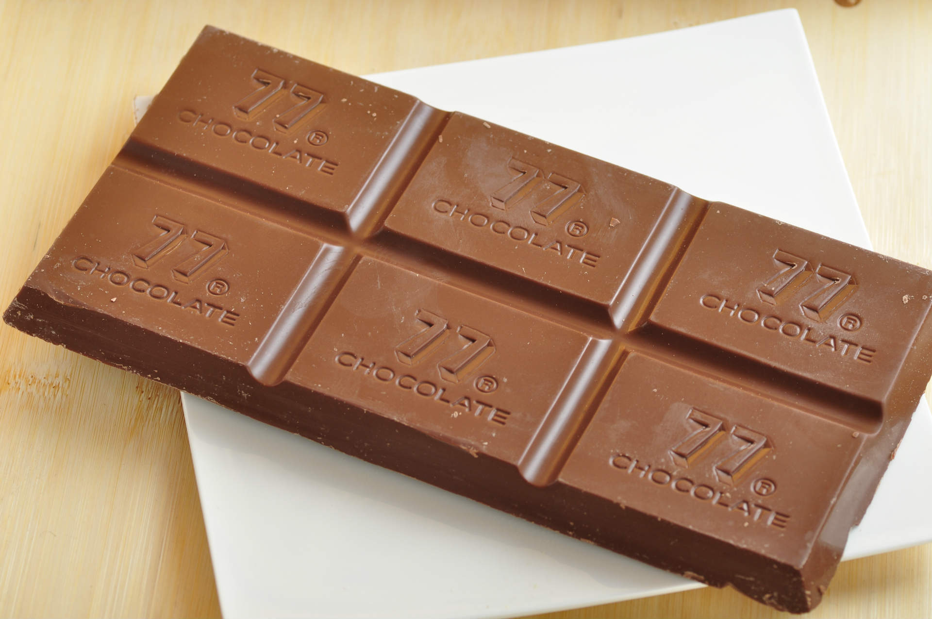 台湾宏亚77大板黑巧克力砖400g