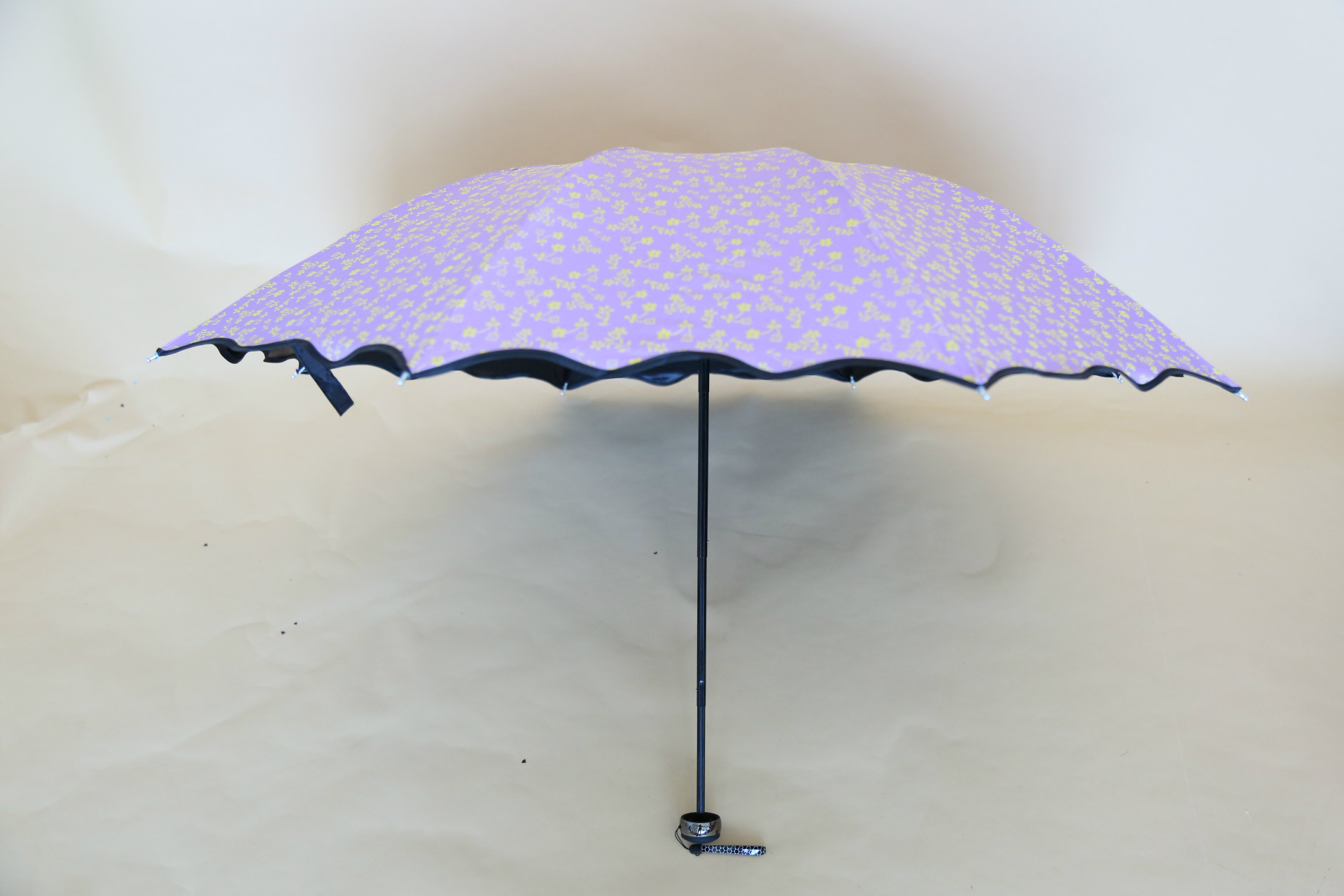 新款创意尼龙布小黑伞超强防紫外线 三折遮太阳雨折叠广告伞批发