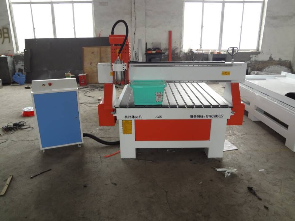 雕刻机数控电动木工广告机齿条方轨1325木门木工机械数控机床