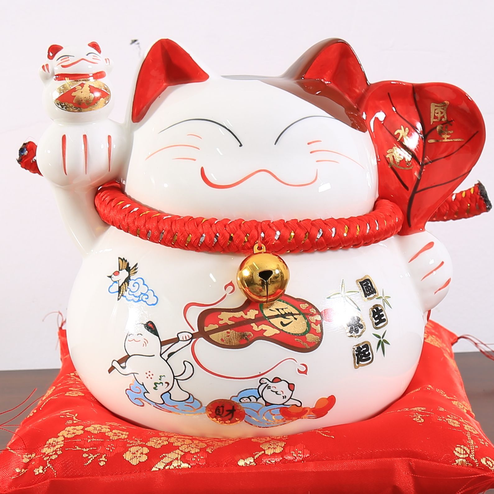 下一个> 举报     产品名称 zakka日式杂货  招财摆件 彩绘和风猫存钱