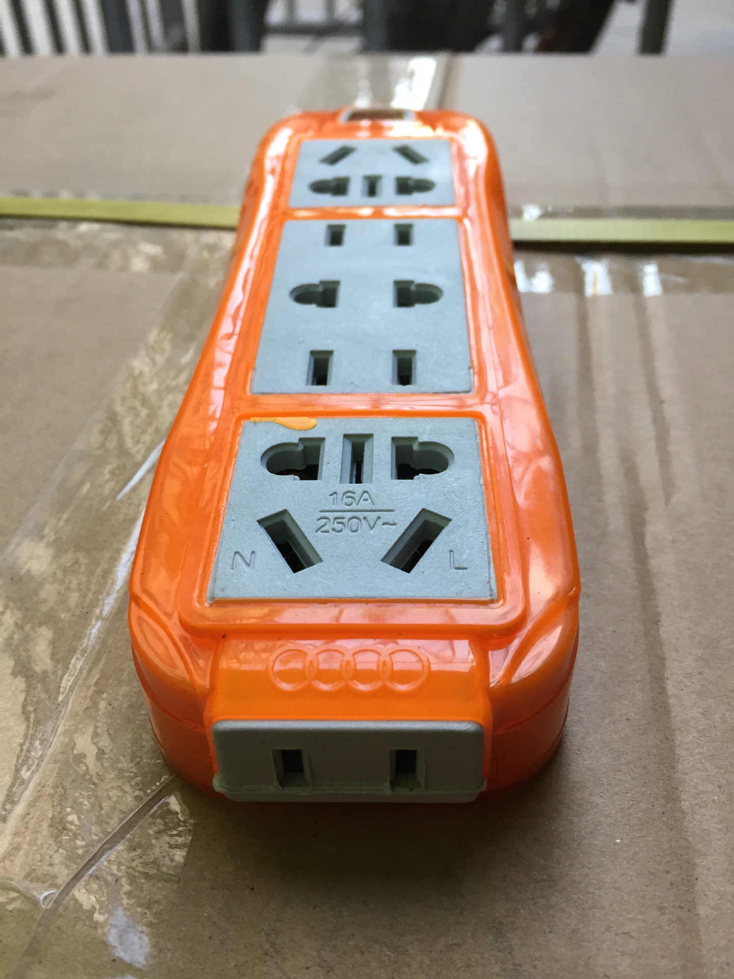 厂家热销汽车型18孔接线插座无线插座 防爆抗摔接线板大功率插排