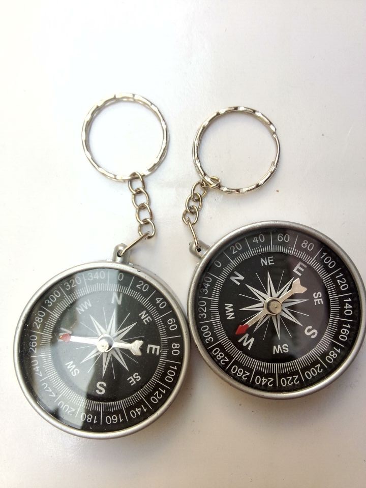 不锈钢中文指南针指北针一元两元店货源地摊热销