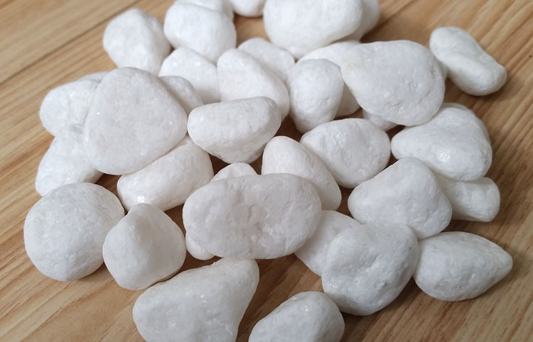 厂价批发园艺白石子白色鹅卵石 鱼缸装饰铺地鹅卵石雨花石