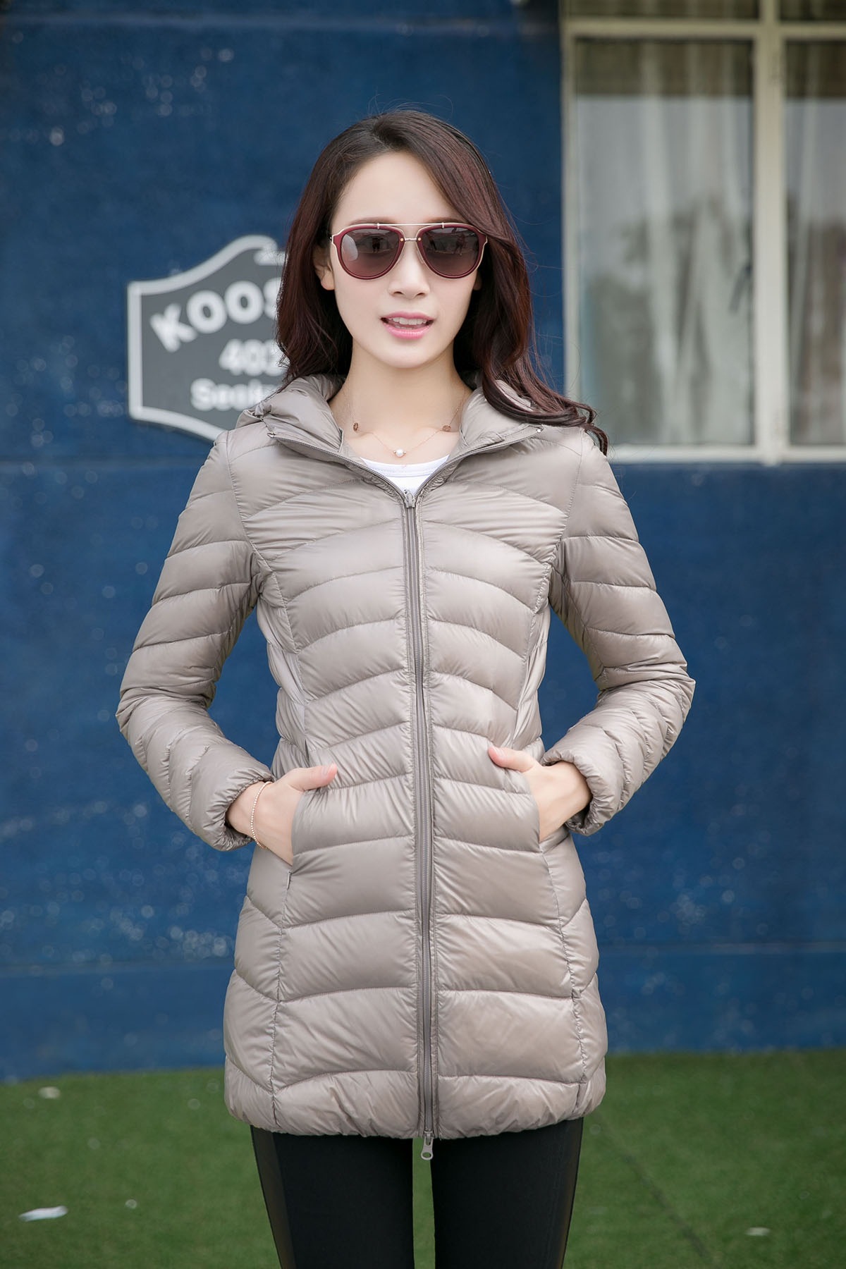 2015新款秋冬女式轻薄羽绒服韩版修身连帽羽绒服女中长款厂家批发