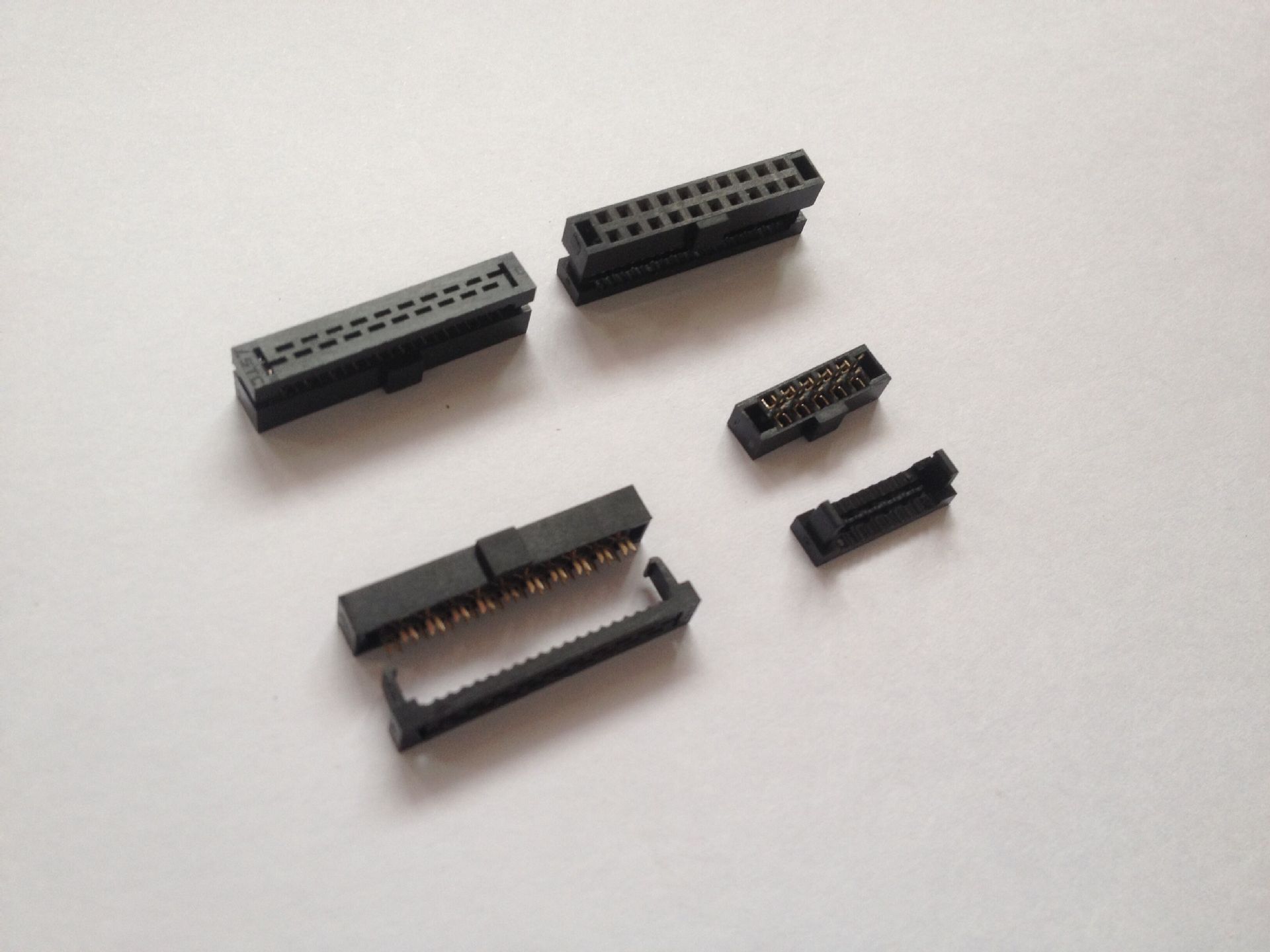 0idc短体二件式2.0刺破排线插头黑色短体二件式