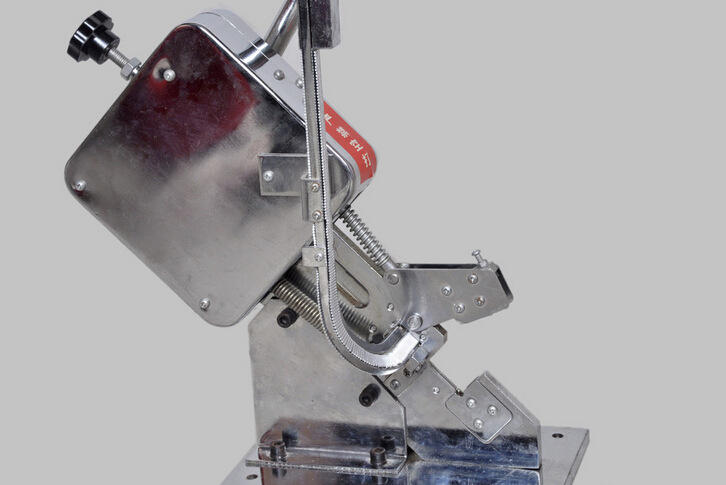 150外形尺寸:42*16*77mm适用肠衣直径:50-120mm使用卡扣:506u型型号