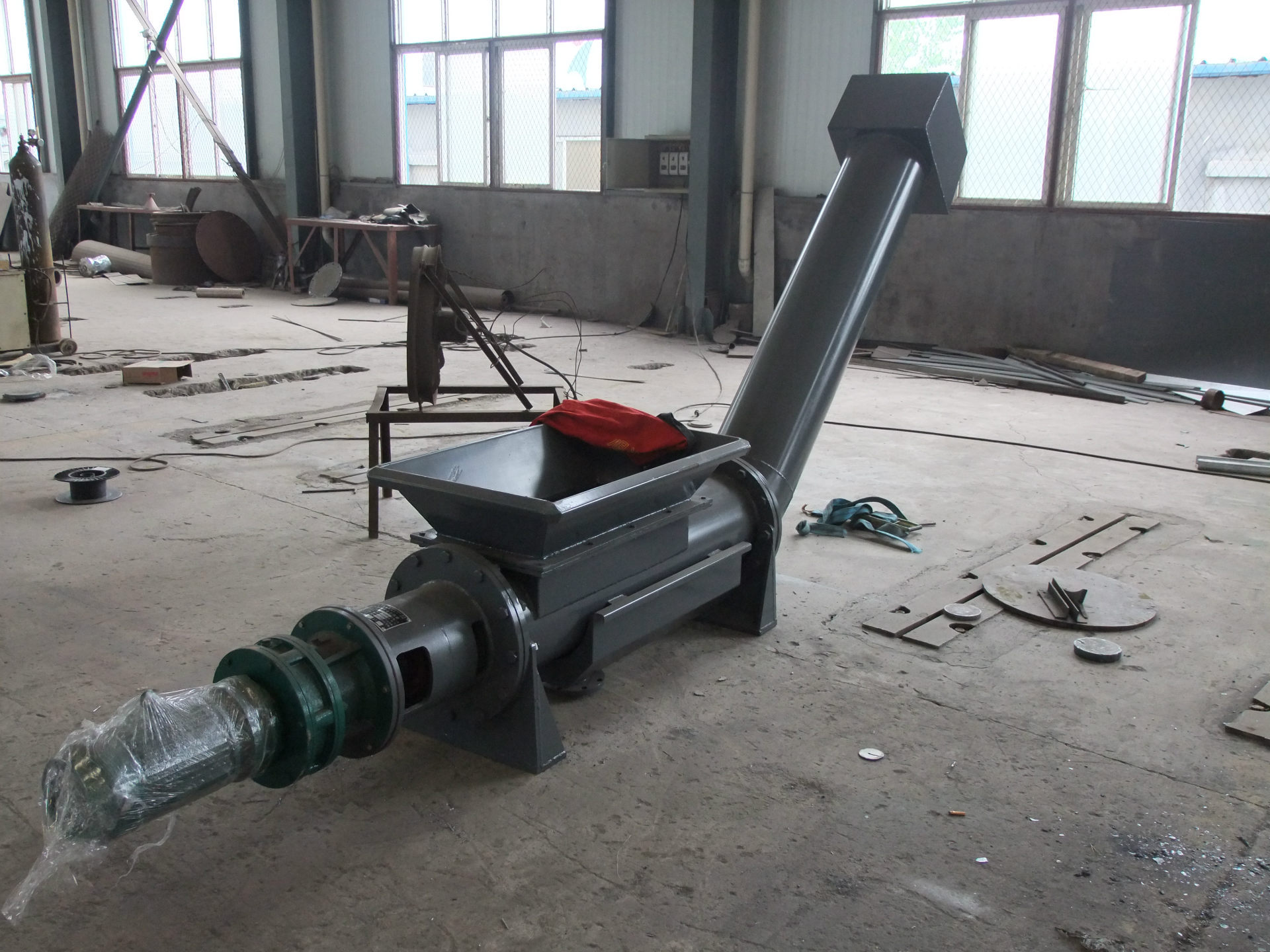 供应定做多种规格螺旋压榨输送机